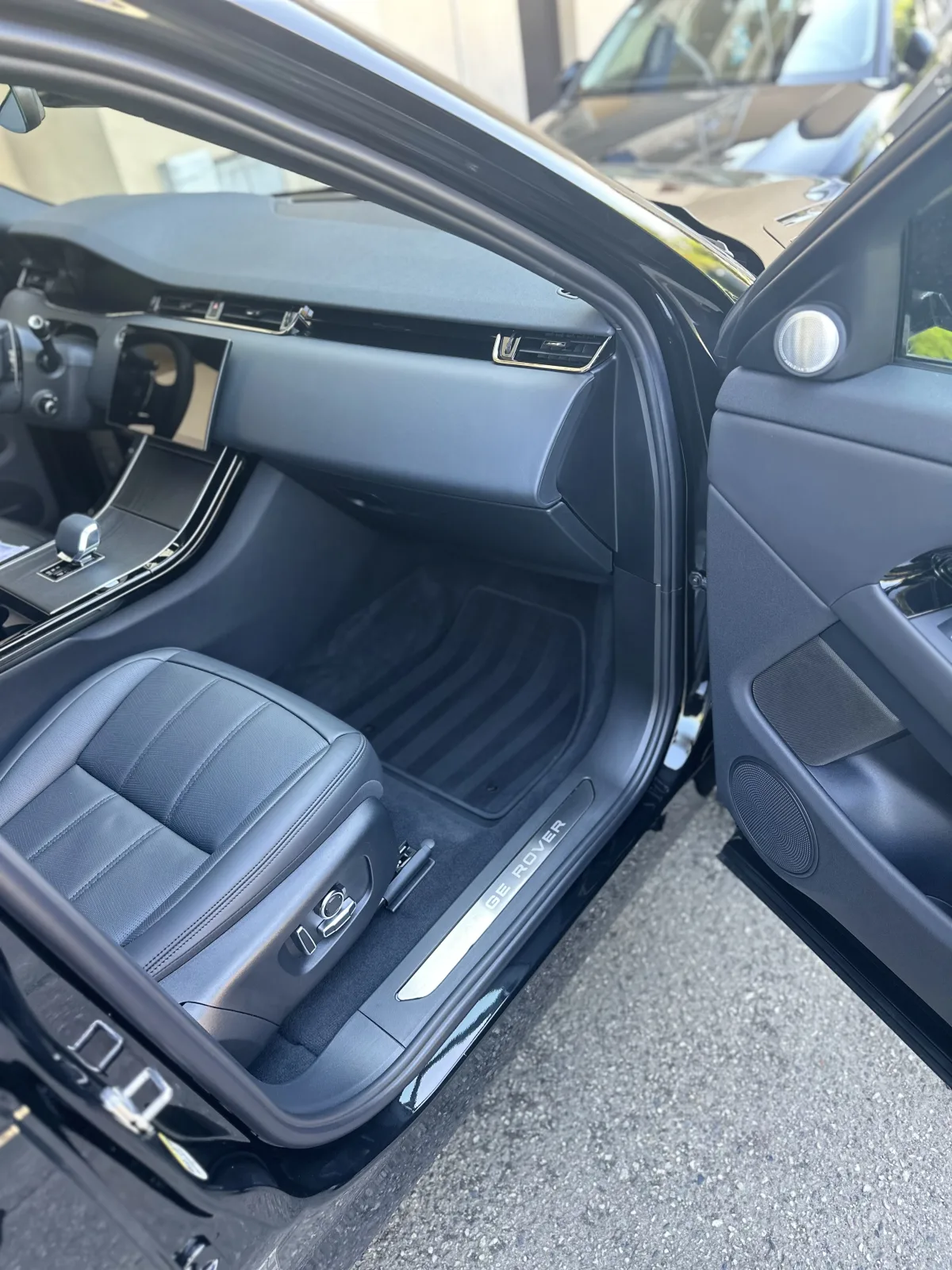 Habitacle de voiture propre et assaini après nettoyage